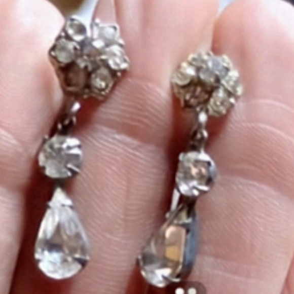 Coro Silver and Crystal Floral Drop Earrings,Screwback - Picture 4 of 4
